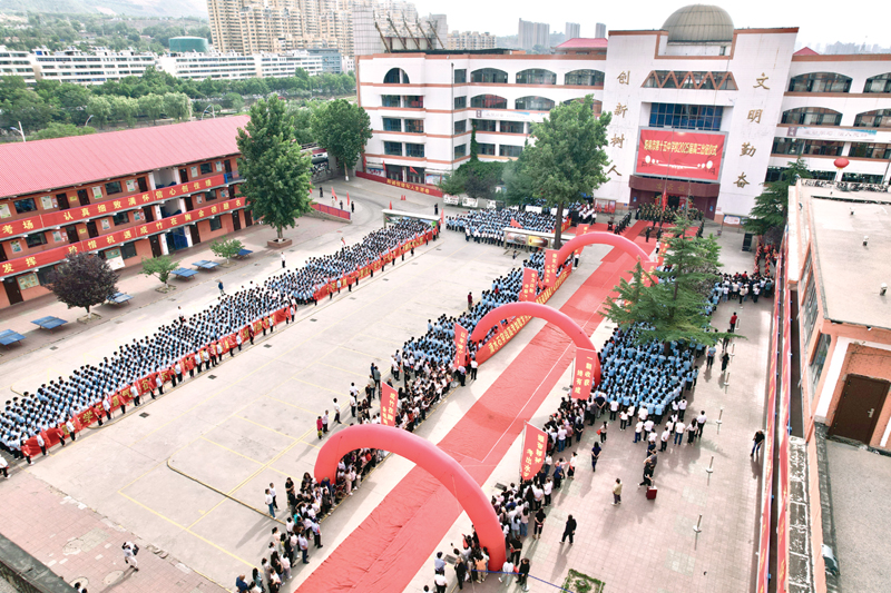 青春逐夢(mèng)　戰(zhàn)鼓催征